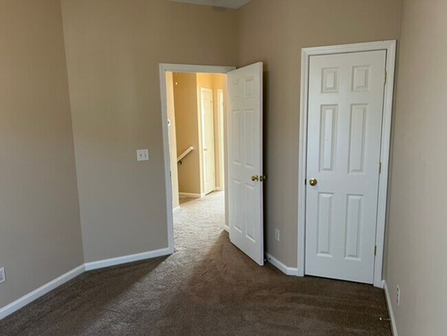 Building Photo - Newly Updated Townhome in Olde Town Village, Bluffton