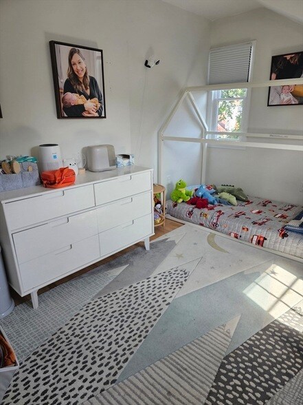 Building Photo - 19 Hilliard St