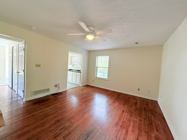 Building Photo - 200 Shamrock Ln