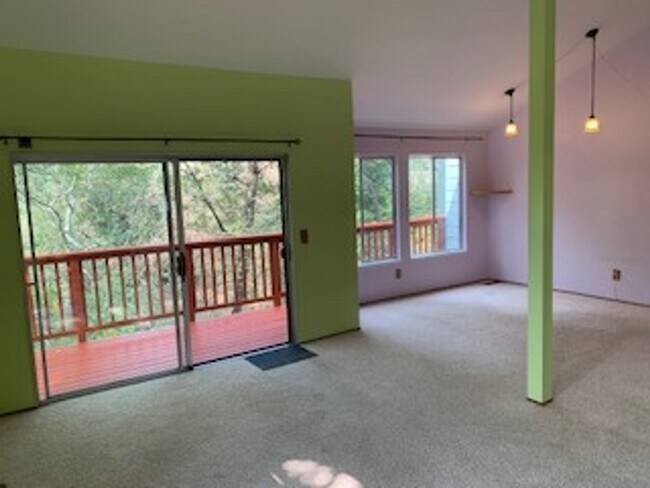 Building Photo - 4 Bedroom 2.5 Bath  with loft ,office, and sauna