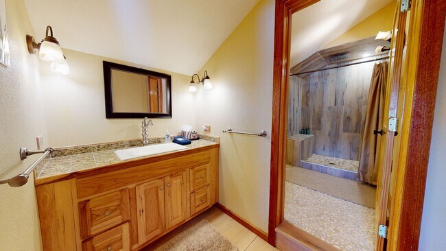 Building Photo - 22 Riverbend Dr