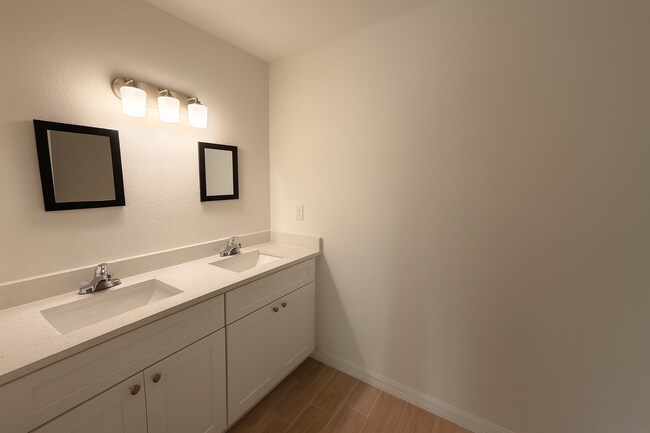 Building Photo - 904 NE 43rd Terrace