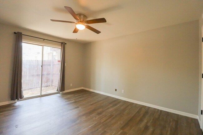 Building Photo - 2 Bed | 1 Bath Condo in Central Tulsa!