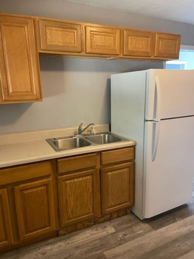 Building Photo - Updated two bedroom one bath duplex in Cap...