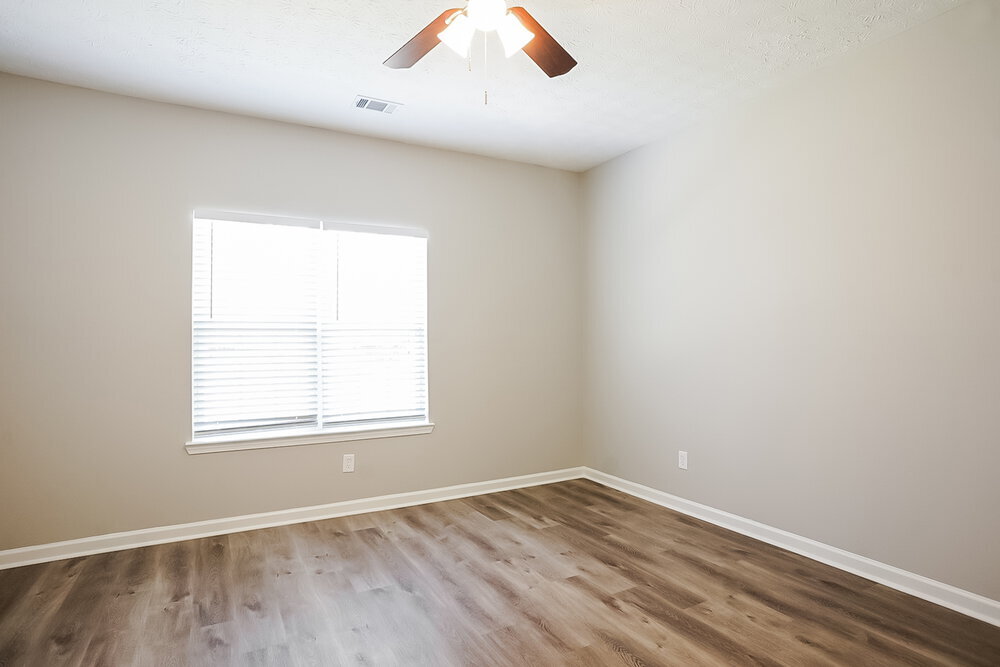 Building Photo - 444 Village Bluff Dr