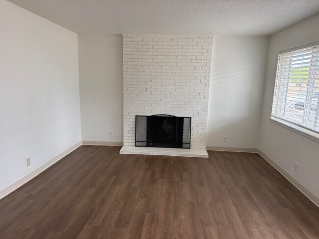 Building Photo - 3908 Ortiz Ct NE