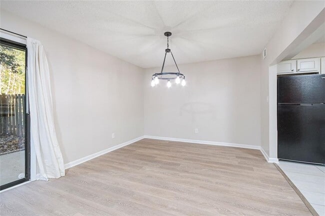 Building Photo - 742 Brentwood Pl
