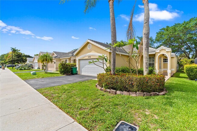 Building Photo - 9081 Lake Park Cir N