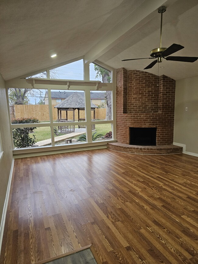 Building Photo - 526 Heidrich St