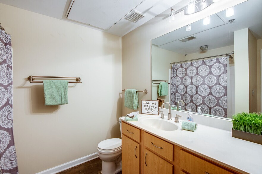 2nd bathroom - 1803 Broadway