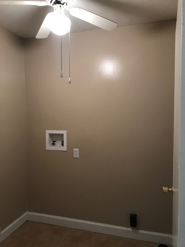 Building Photo - 330 Monte Vista Rd