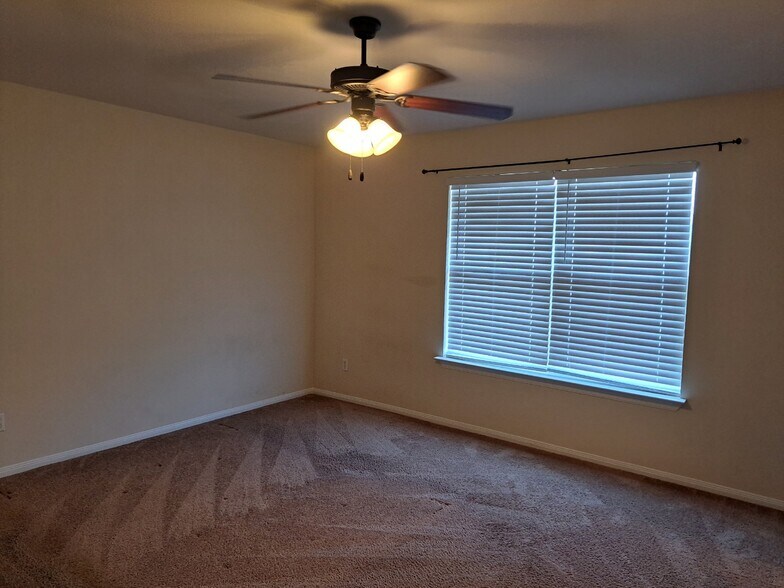 Building Photo - 829 Kachina Loop