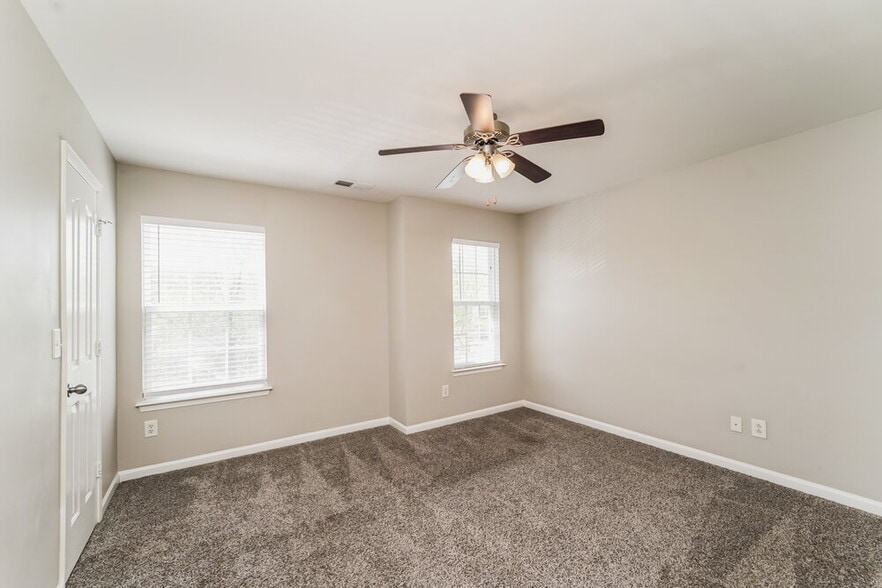 Building Photo - 620 Wrayhill Dr