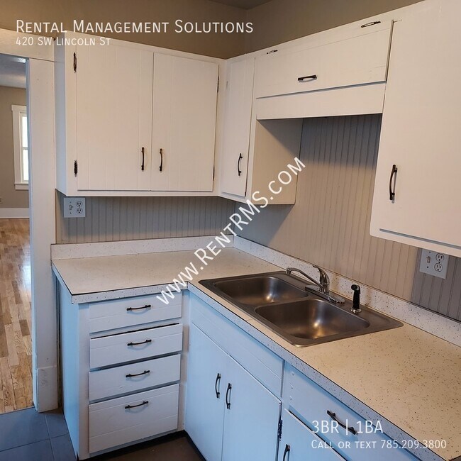 Building Photo - 420 SW Lincoln St