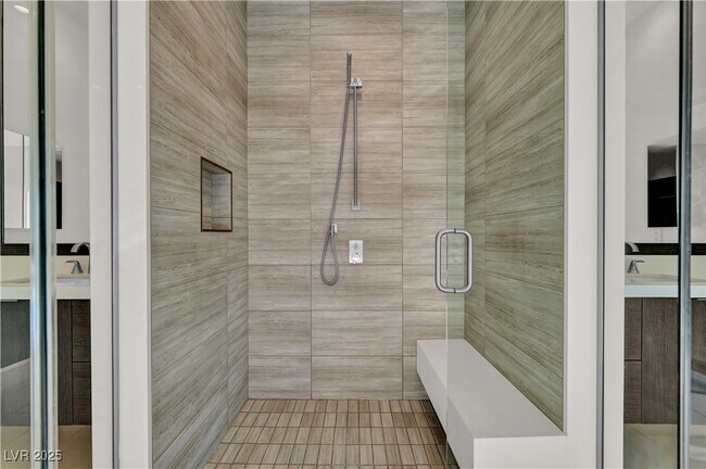 Building Photo - 68 Grey Feather Dr