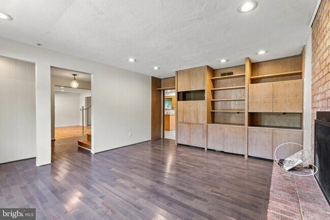 Building Photo - 4631 Hawksbury Rd