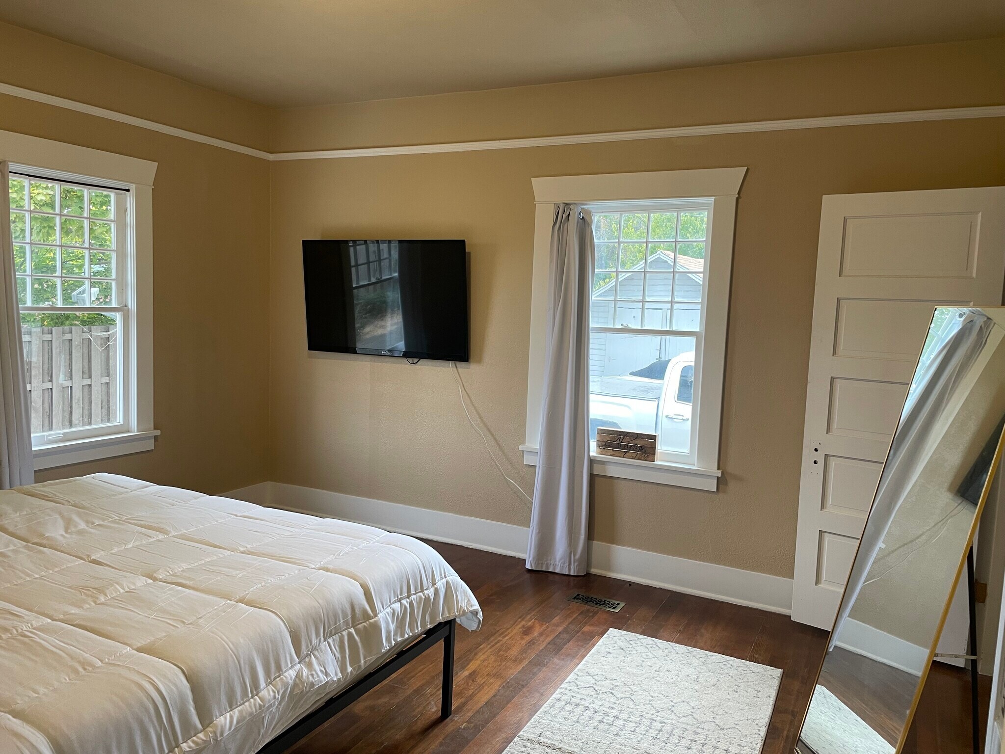 Building Photo - 237 Basin St SW