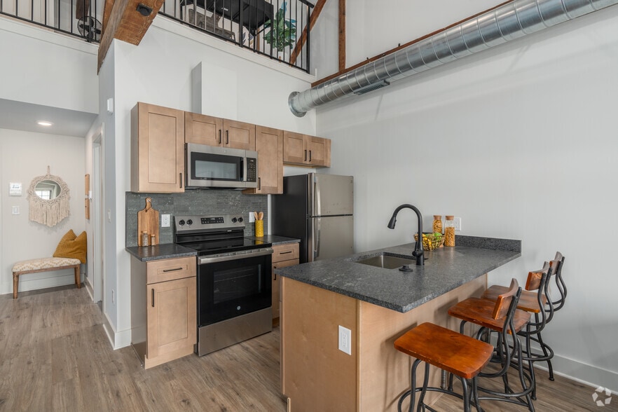 1BR, 1BA W/ Loft - 773SF - Kitchen - Trent Manayunk