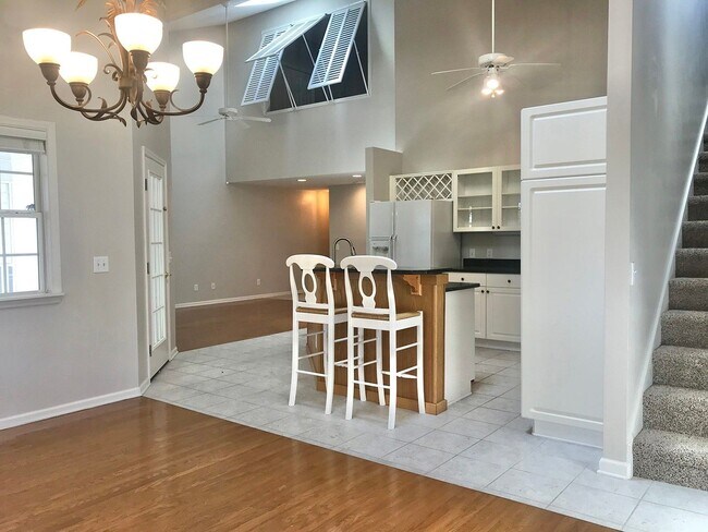 Building Photo - 3203 St James Dr SE