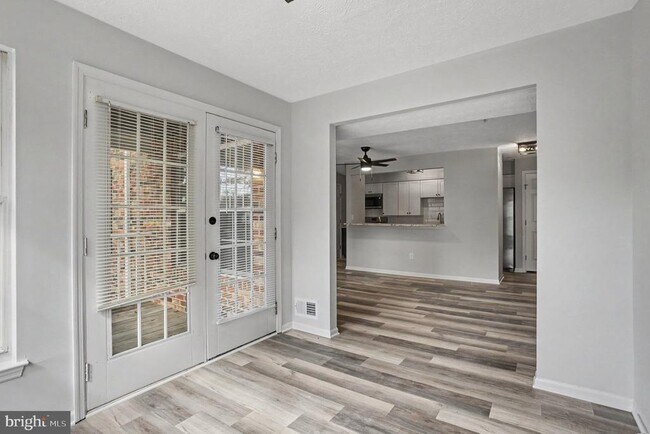 Building Photo - 900 Jessicas Ln