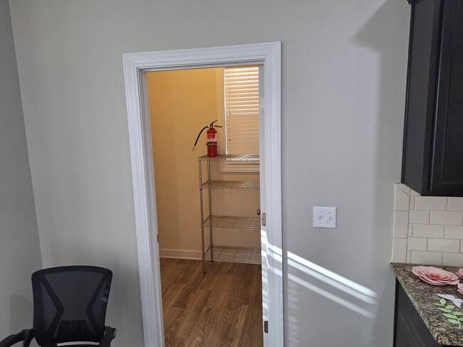 Building Photo - MARCH MOVE IN SPECIAL - $300 off FIRST FUL...