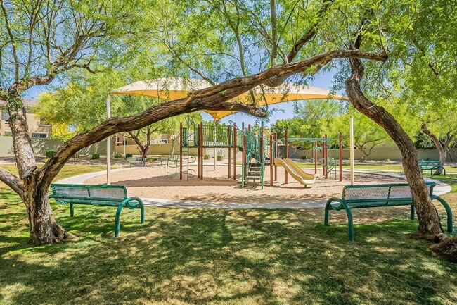Building Photo - Charming single level 4 Bed home in Peoria !!