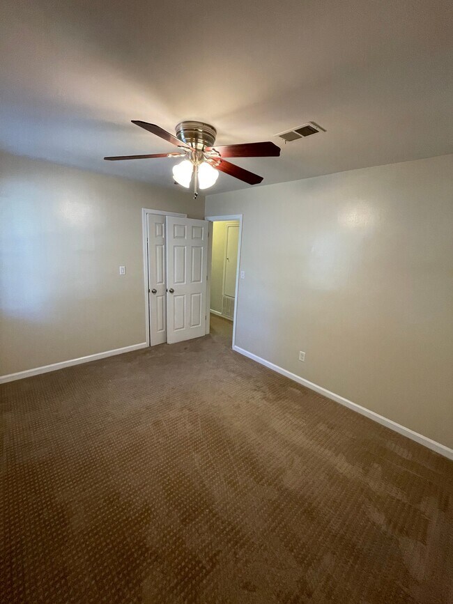 Building Photo - 2302 Woodsman Dr