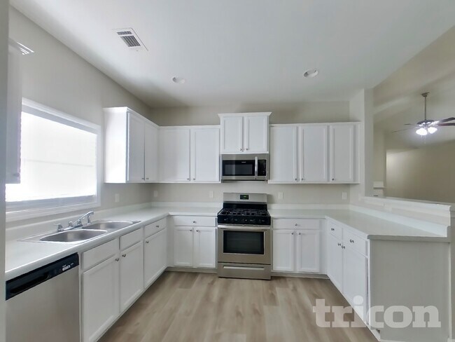 Building Photo - 7802 Bluefin Trail