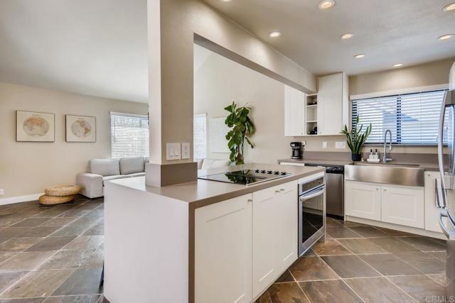 Building Photo - 536 Via De La Valle