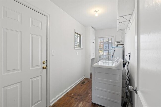 Building Photo - 449 10th St NW