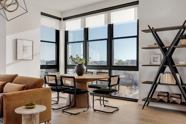 Building Photo - 800 Embassy Dr