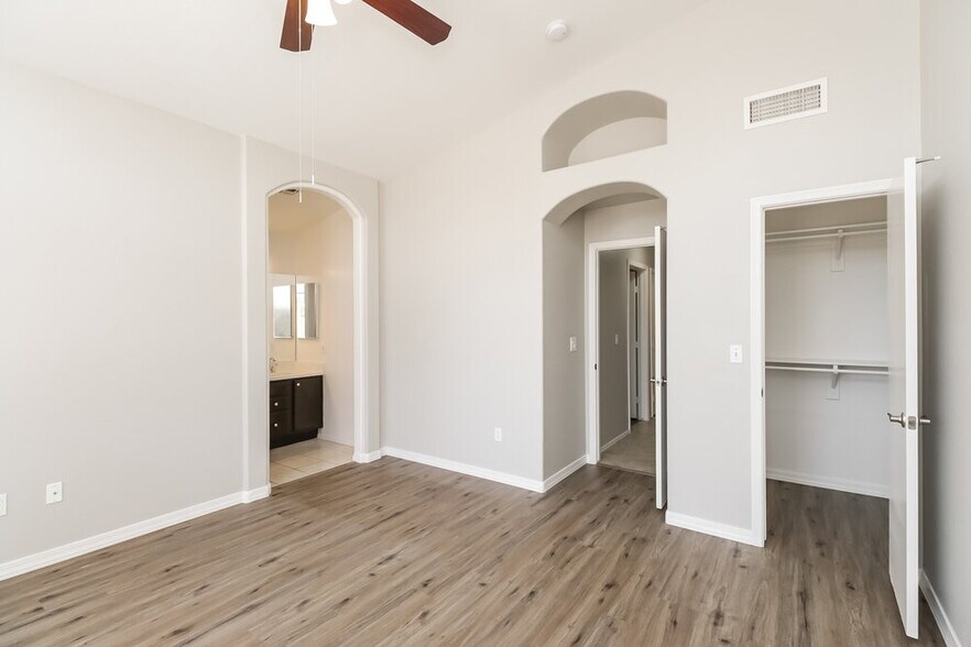 Building Photo - 7517 E Nopal Ave