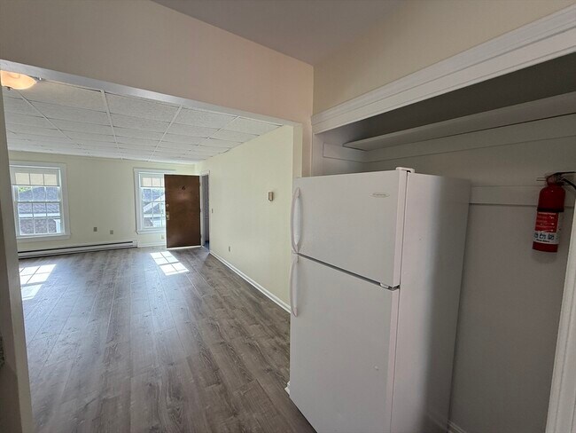 Building Photo - 8-10-10 Essex St