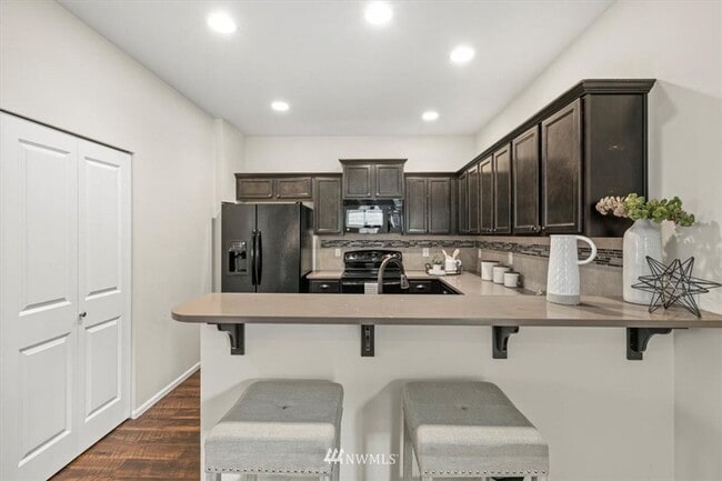 Building Photo - Keep Cool in this Air Conditioned Home in Gated Community!