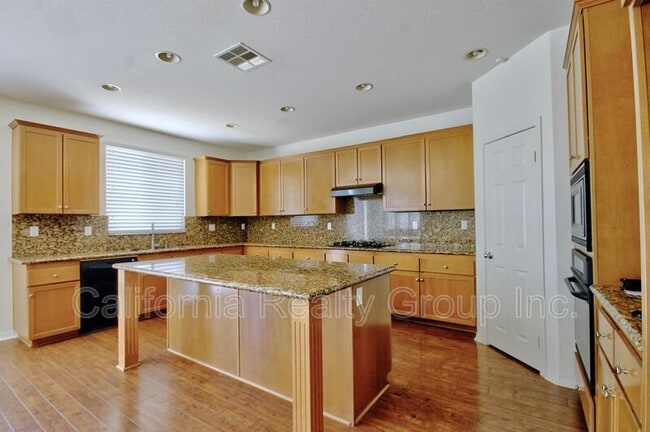 Building Photo - 34567 Spindle Tree St