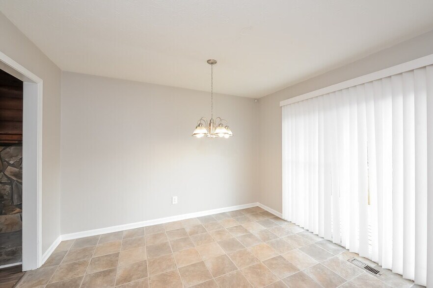 Building Photo - 2687 Del Ridge Dr