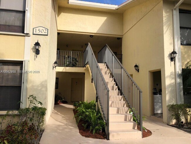 Building Photo - 1502 Lake Crystal Dr