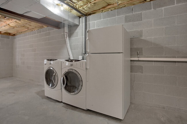 Building Photo - 9 Lenox Ct