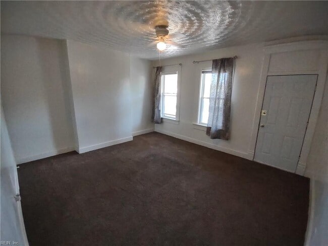 Building Photo - 325 W 31st St