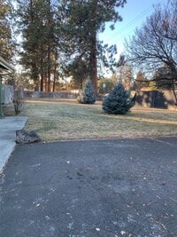 Building Photo - Home in SE Bend Short Term Rental