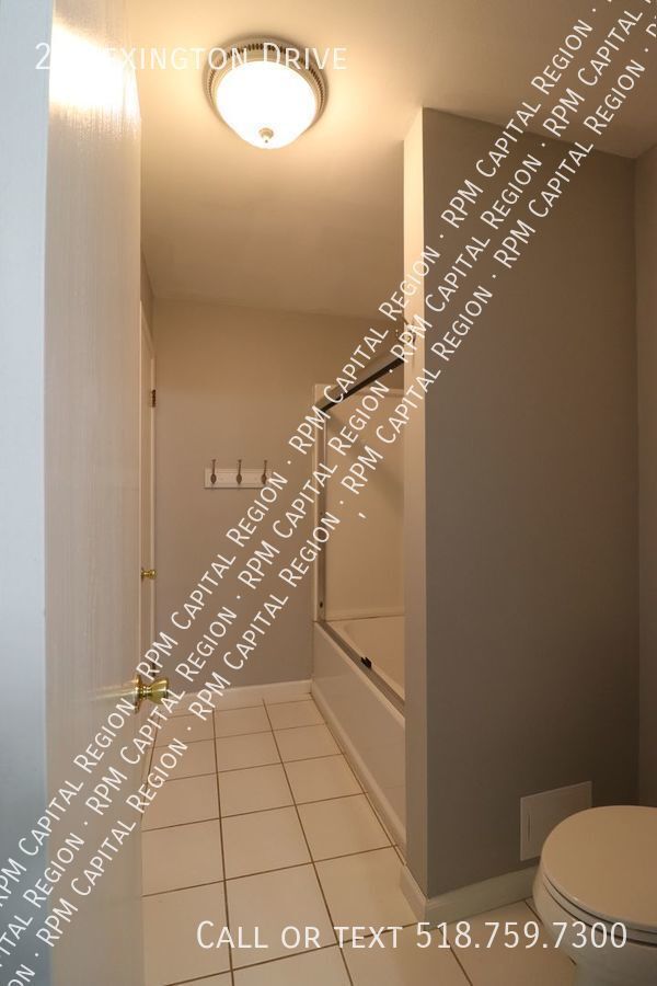 Building Photo - Lexington Drive 3 Bedroom Townhome