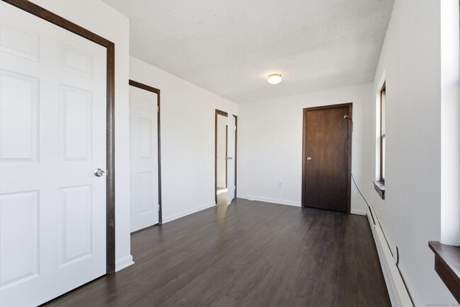 Building Photo - 33 Guilford St