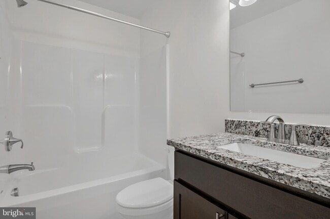 Building Photo - 2801 Pinewood Ln