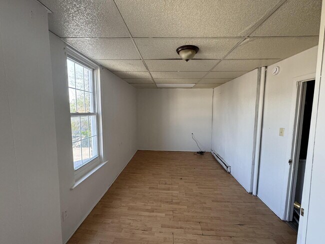 Building Photo - "Charming 1-Bedroom Apartment in Prime York Location – Your Ideal Urban Retreat!"