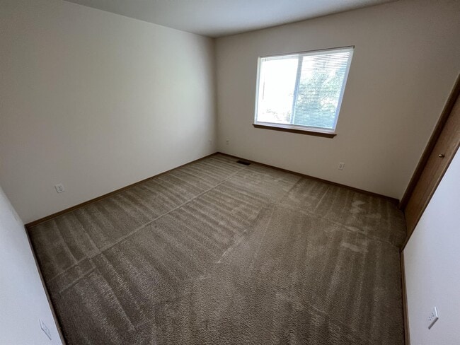 Building Photo - 3709 87th Ave NE