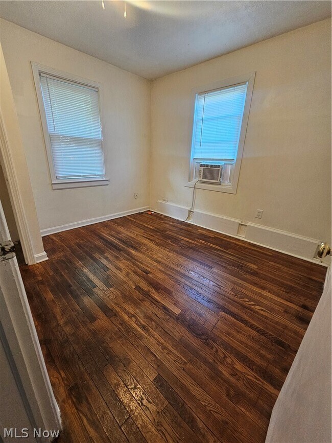 Building Photo - 2572 Brecksville Rd