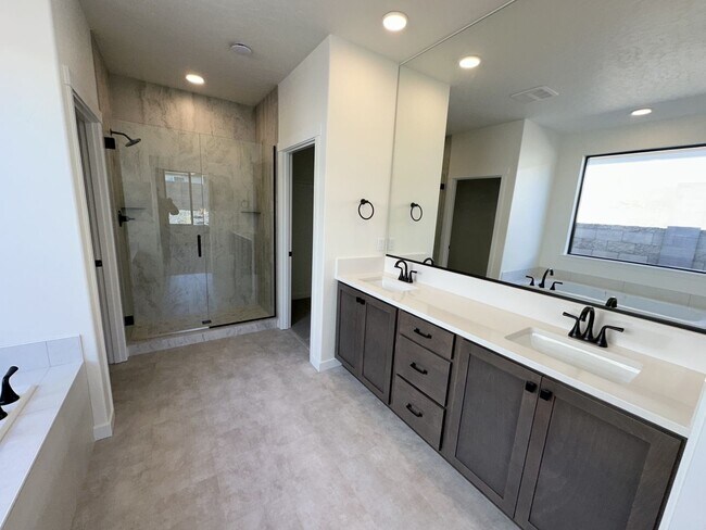 Building Photo - Brand New 3-Bed, 2-Bath Home for Lease – 1,877 sq ft in South Richland