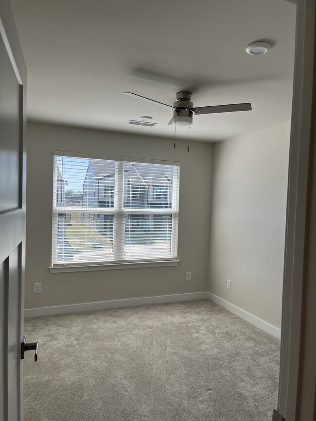 Building Photo - "Charming 3-Bedroom Townhouse with 2.5 Baths on Riverbrook Drive – Your Perfect Gallatin Retreat!"