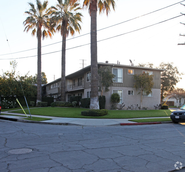 Primary Photo - 1124 W Angeleno Ave