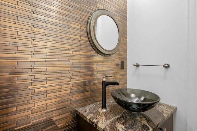 Building Photo - 26 East Pkwy